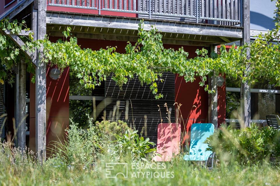 Maison d'architecte bioclimatique et son environnement nature