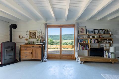 Chalet with terrace and panoramic views of nature