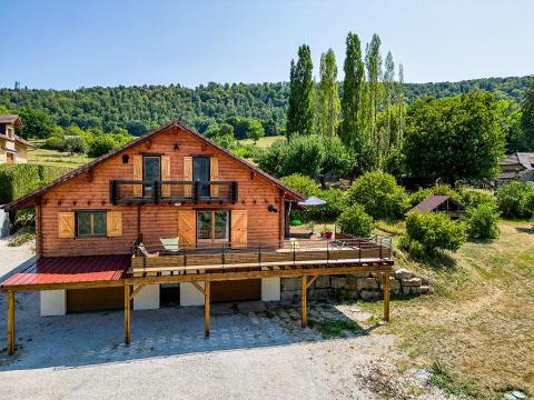 Chalet avec terrasse et panorama sur la nature