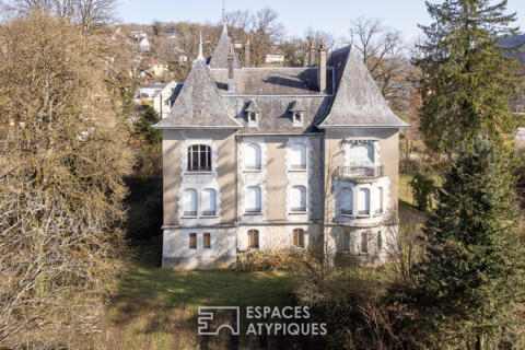 Majestueuse villa à réinventer avec son parc arboré