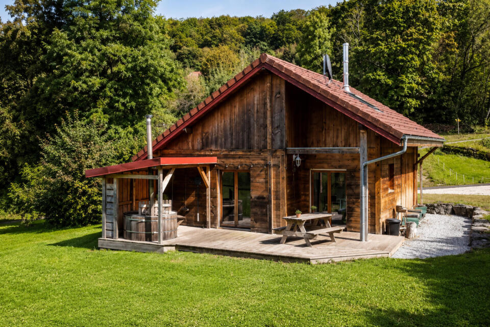 Chalet et son bain nordique proche des cascades du Hérisson