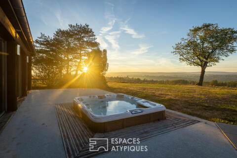 Exceptional villa with its indoor pool and unobstructed view