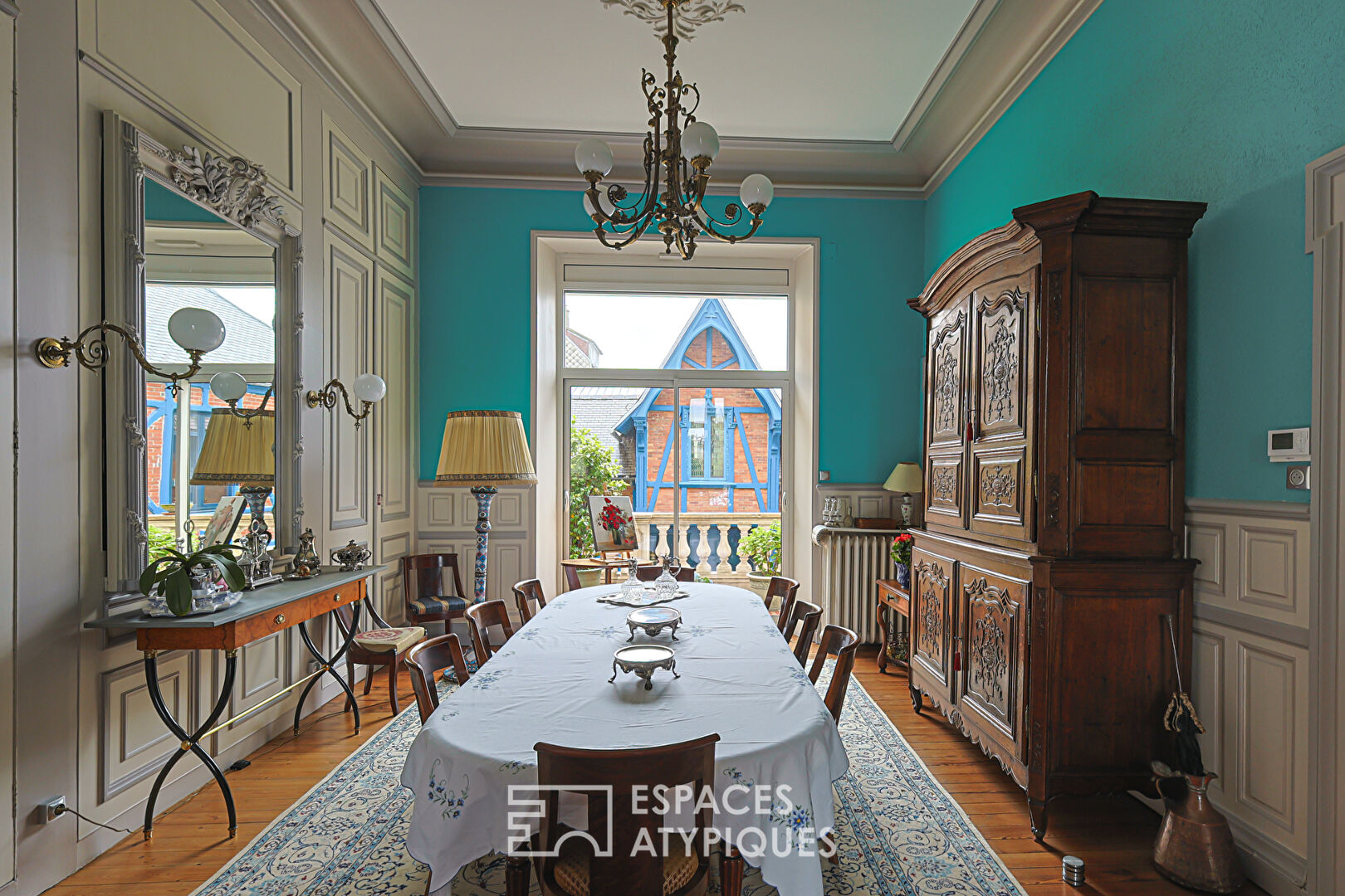 Hôtel Particulier fin XIXème Siècle avec cour et Appartement