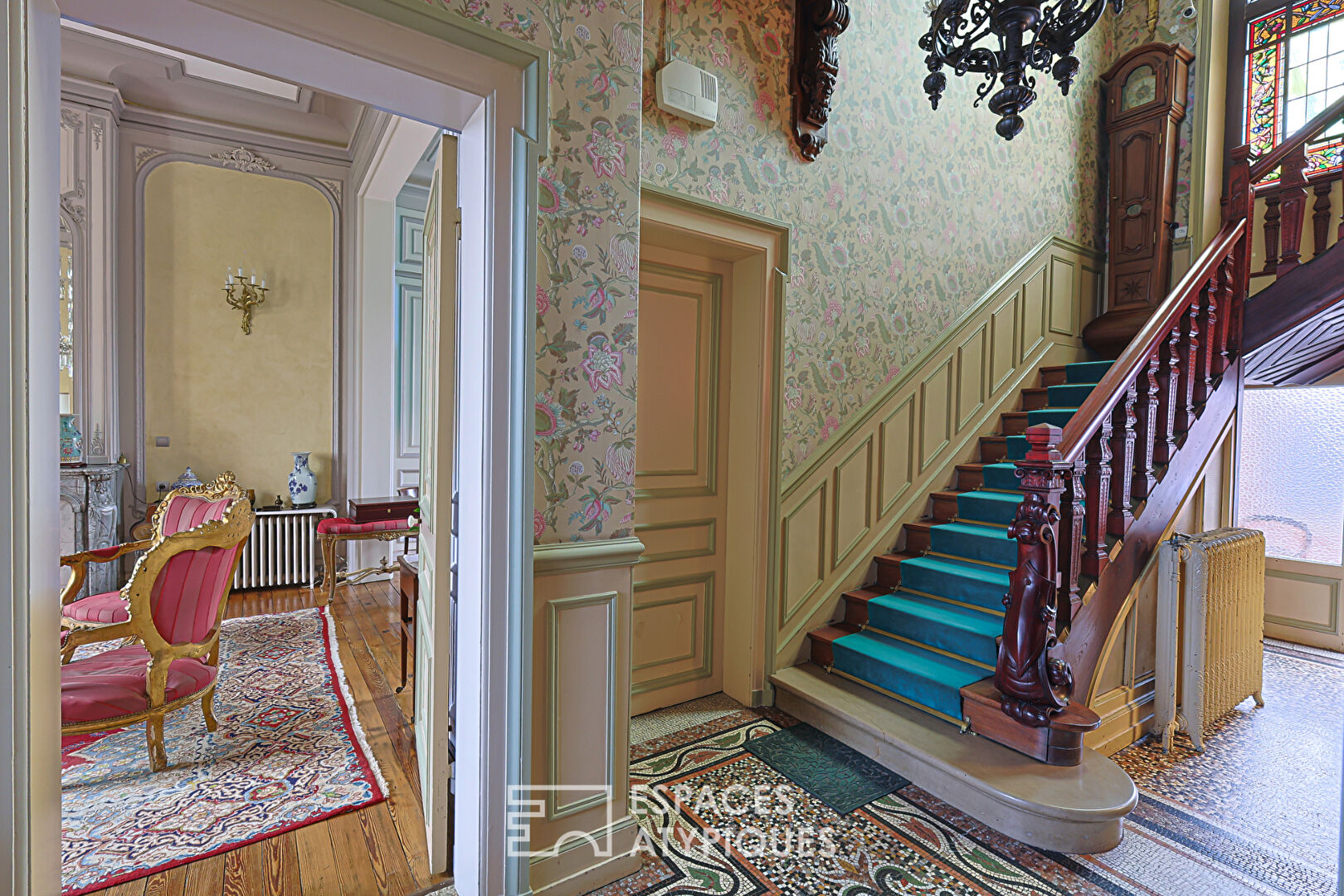 Hôtel Particulier fin XIXème Siècle avec cour et Appartement