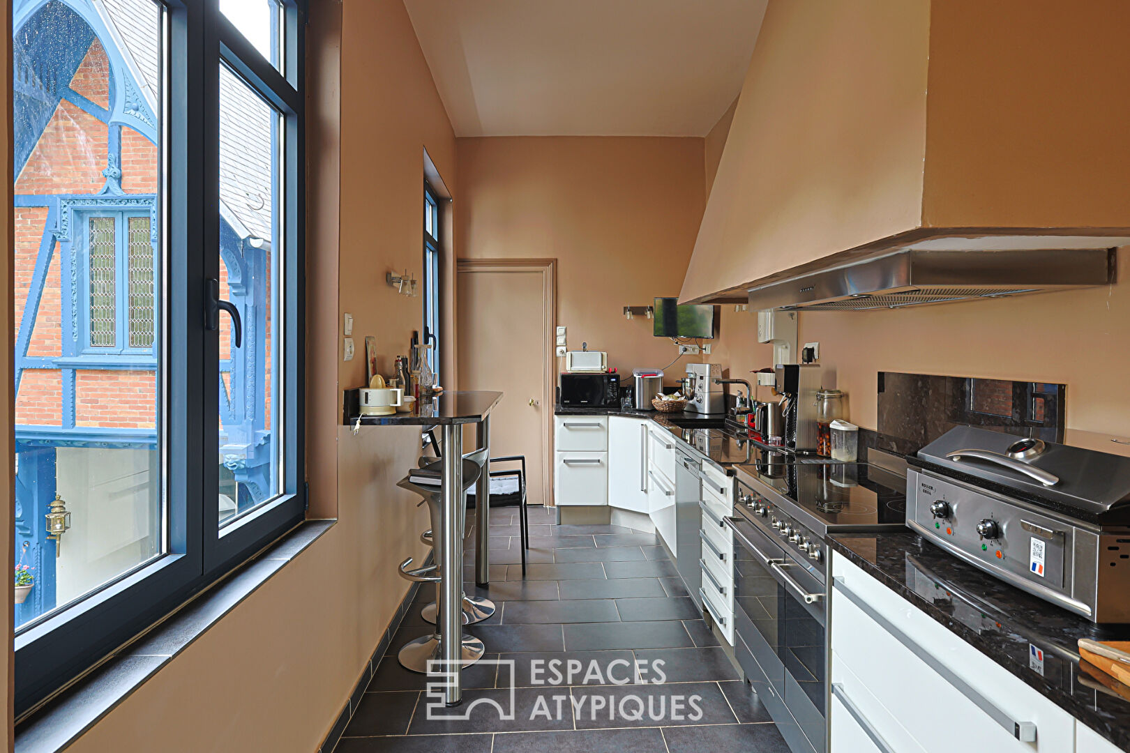 Hôtel Particulier fin XIXème Siècle avec cour et Appartement