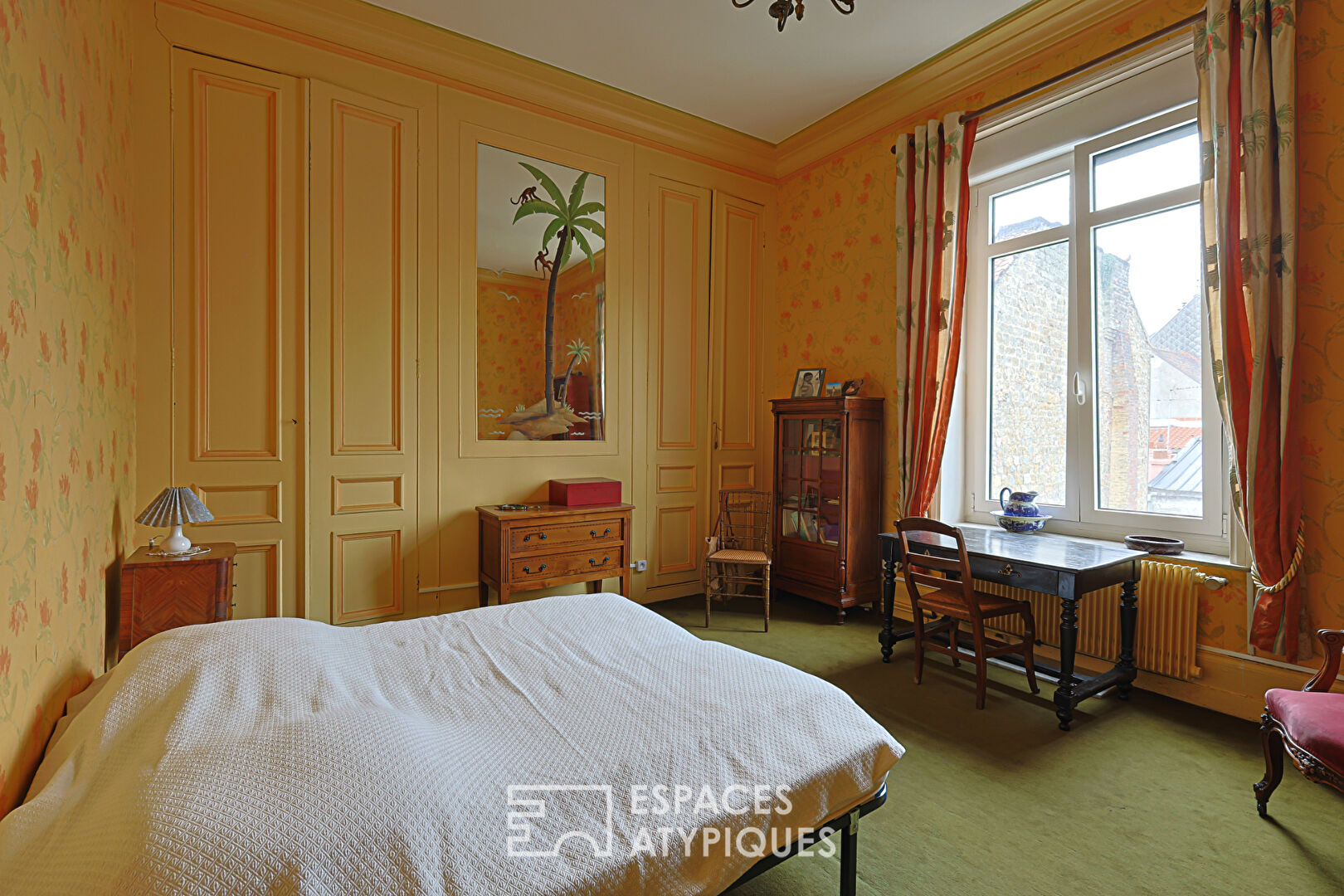 Hôtel Particulier fin XIXème Siècle avec cour et Appartement