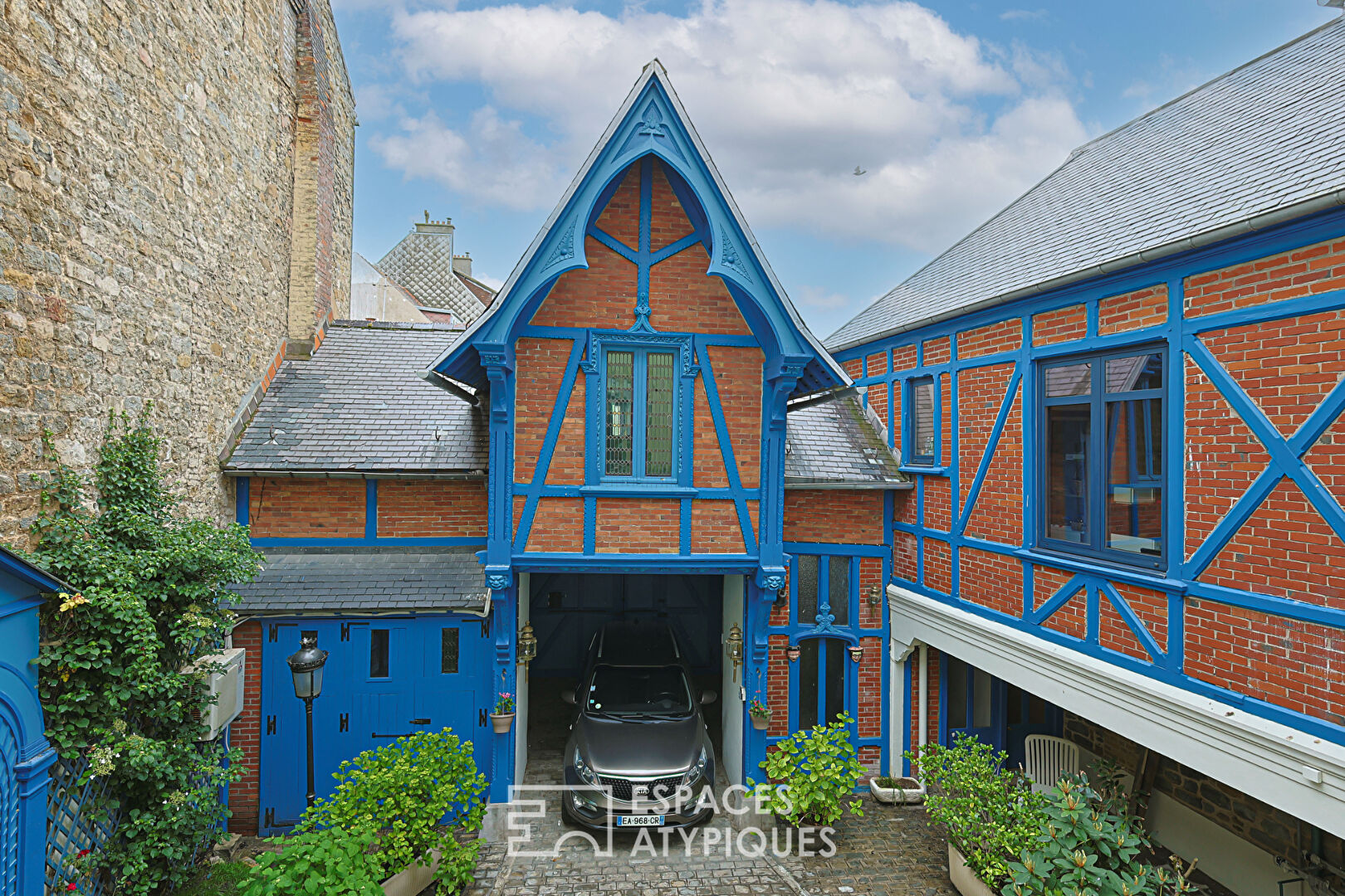Hôtel Particulier fin XIXème Siècle avec cour et Appartement