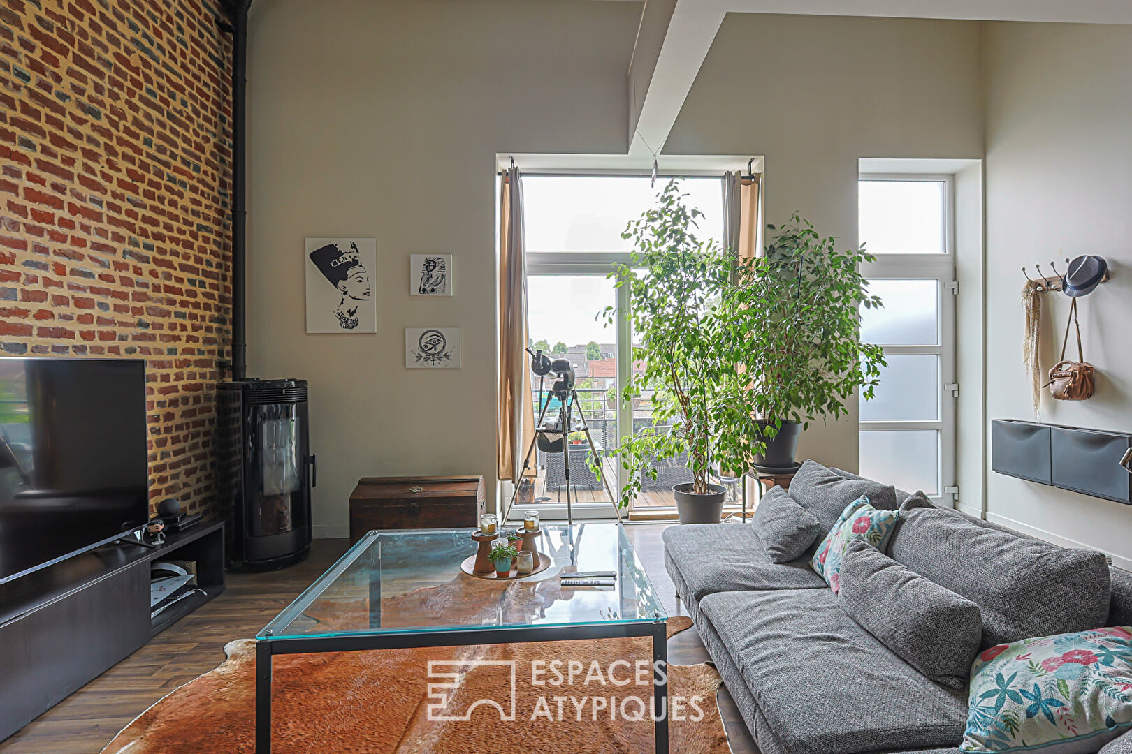 Duplex loft with balcony in a former warehouse
