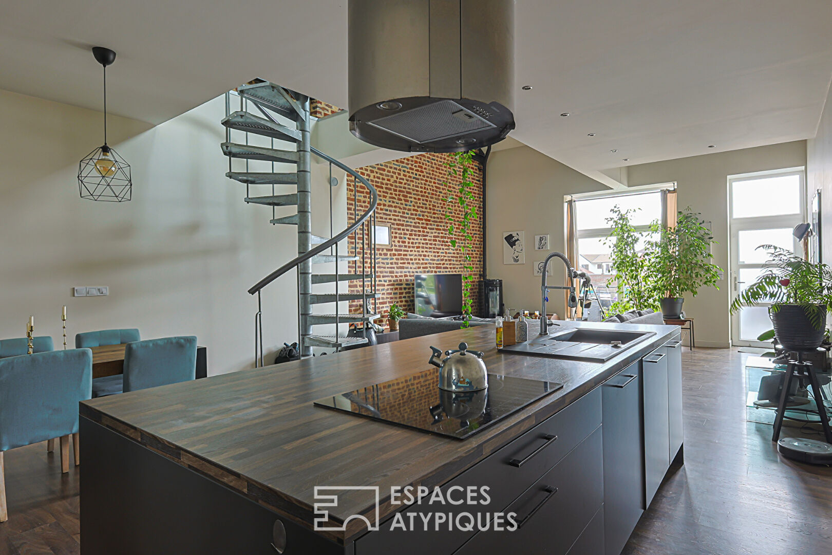 Duplex loft with balcony in a former warehouse