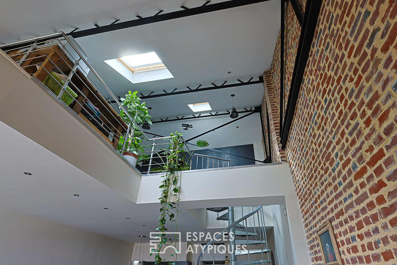 Duplex loft with balcony in a former warehouse