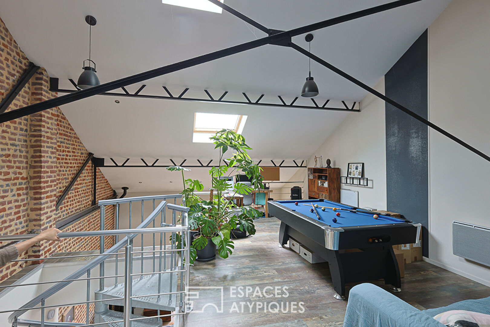 Duplex loft with balcony in a former warehouse