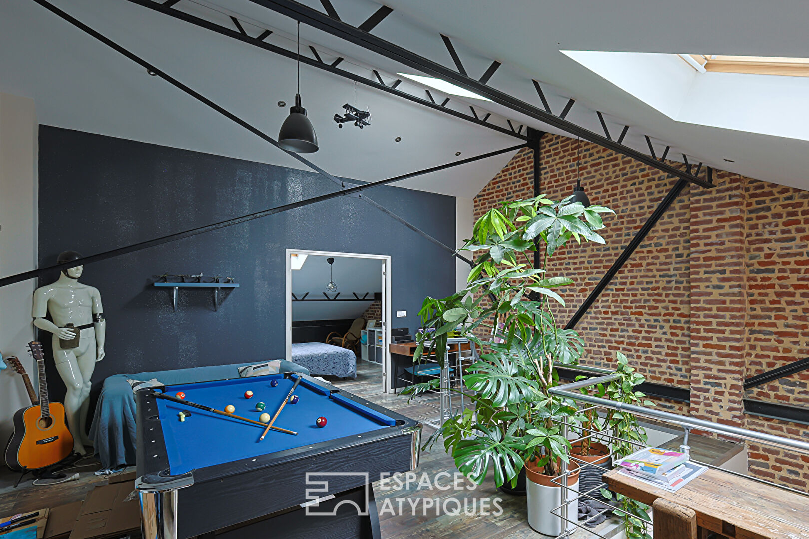 Duplex loft with balcony in a former warehouse