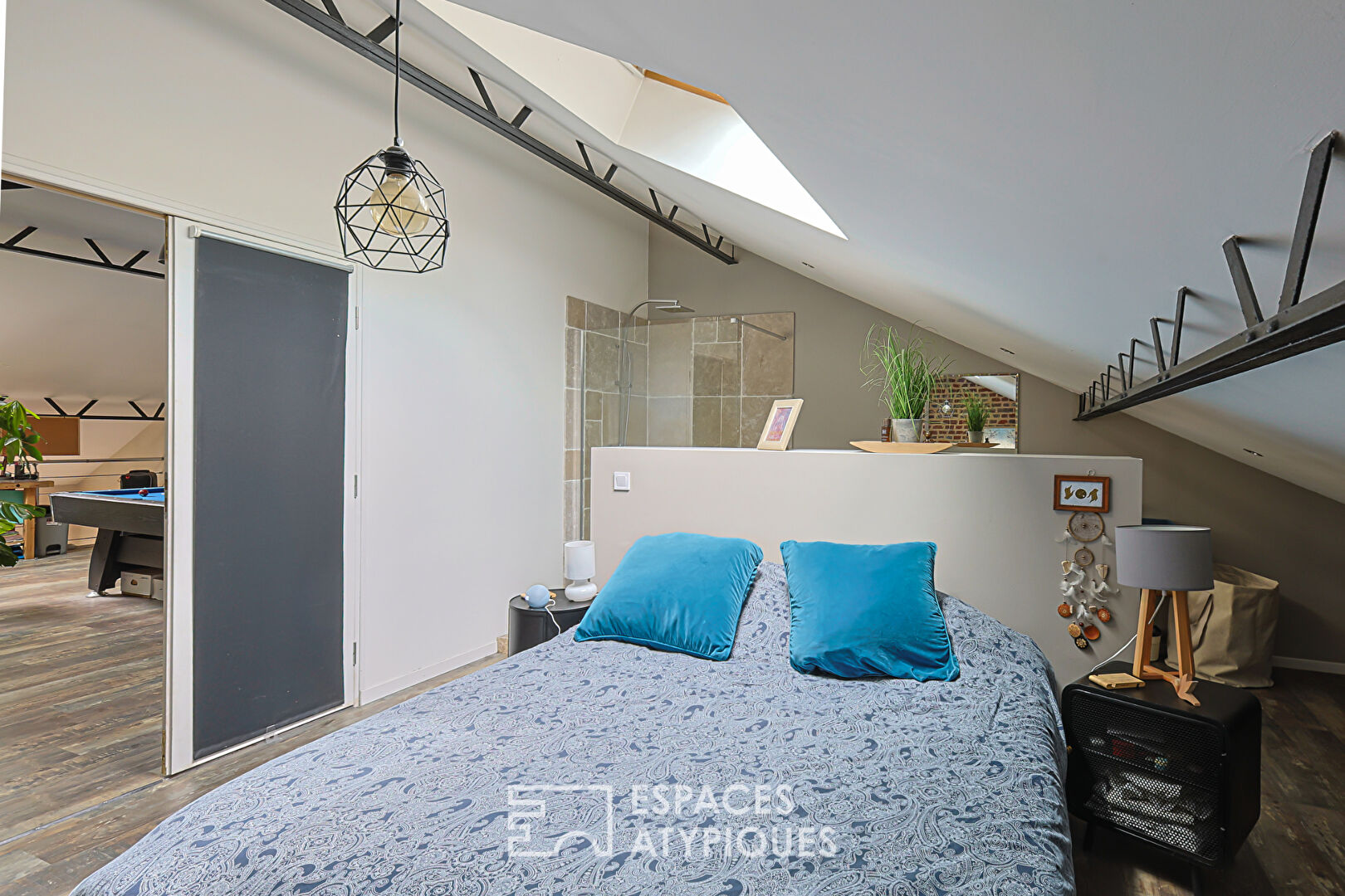 Duplex loft with balcony in a former warehouse