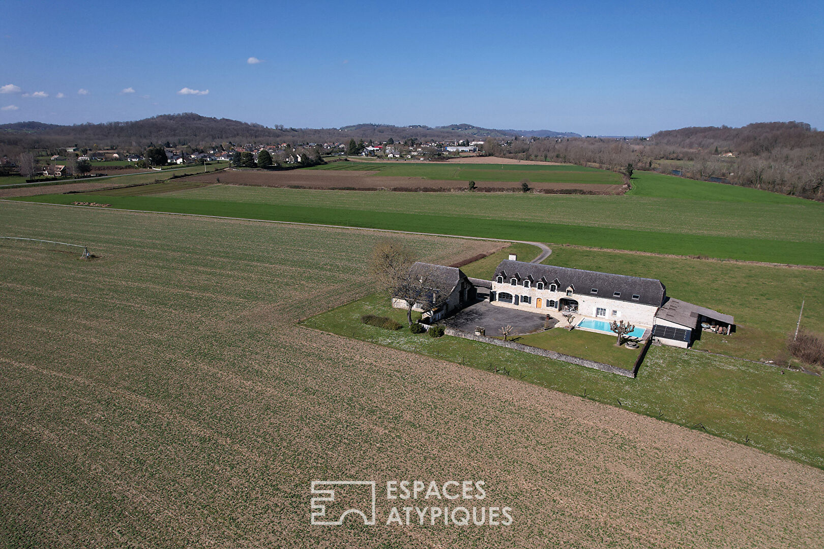 Charming Béarnaise farmhouse with breathtaking views of the Pyrenees