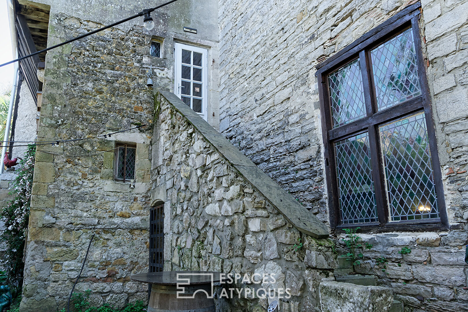 Bâtisse du XIII ème siècle alliant charme et authenticité