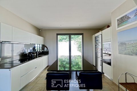 Villa seventies rénovée avec vue époustouflante sur les Pyrénées