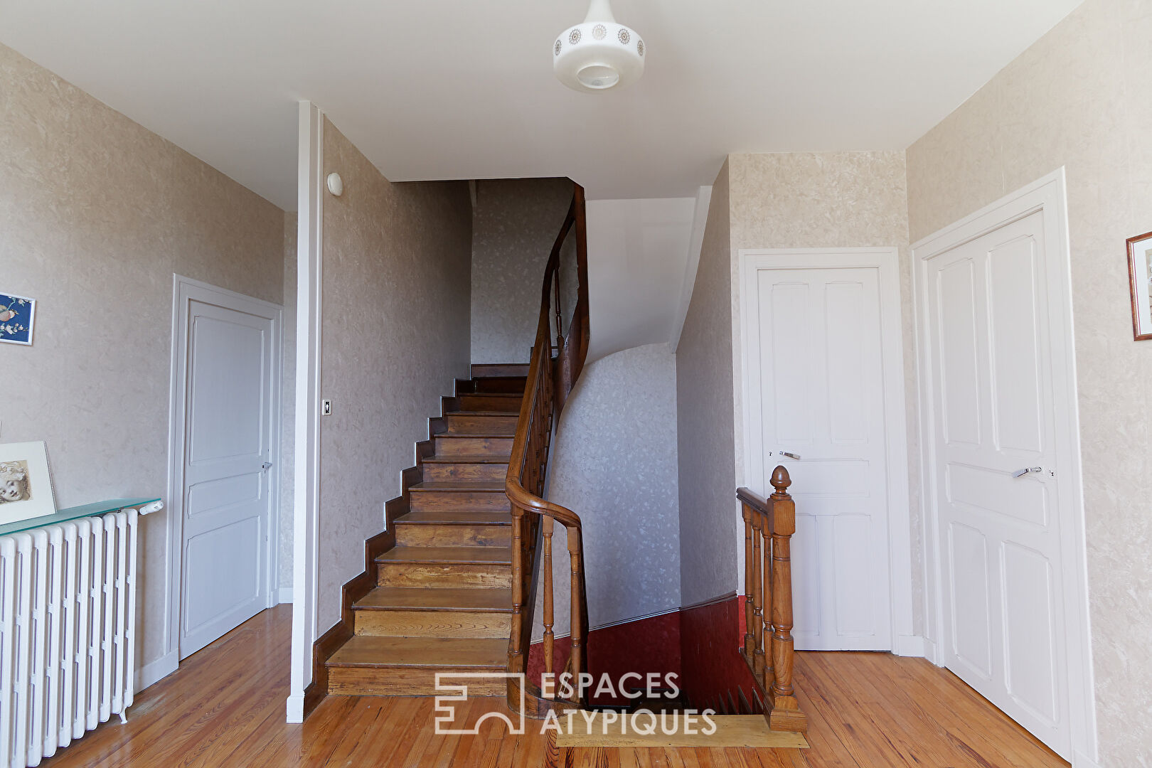 Authentique enclos Béarnais de 1844 avec grange aménageable et terrains à bâtir