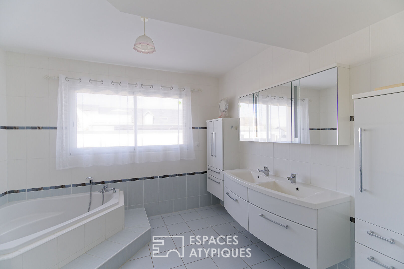 Villa contemporaine face aux Pyrénées