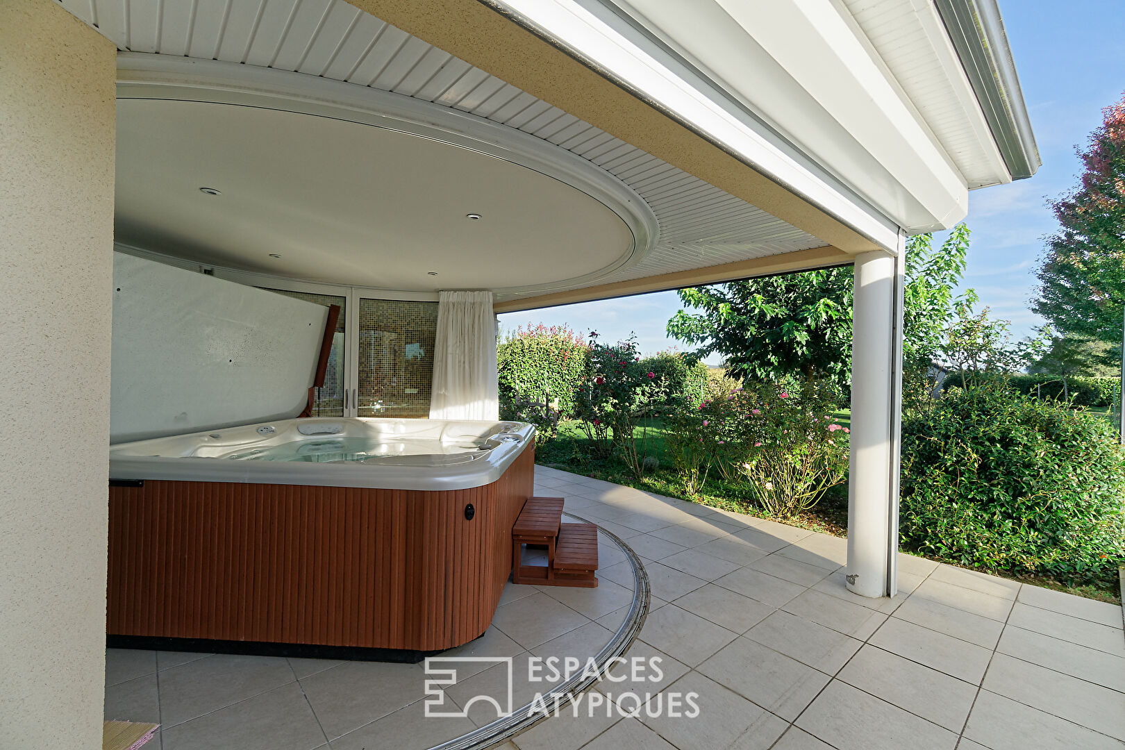 Villa contemporaine face aux Pyrénées