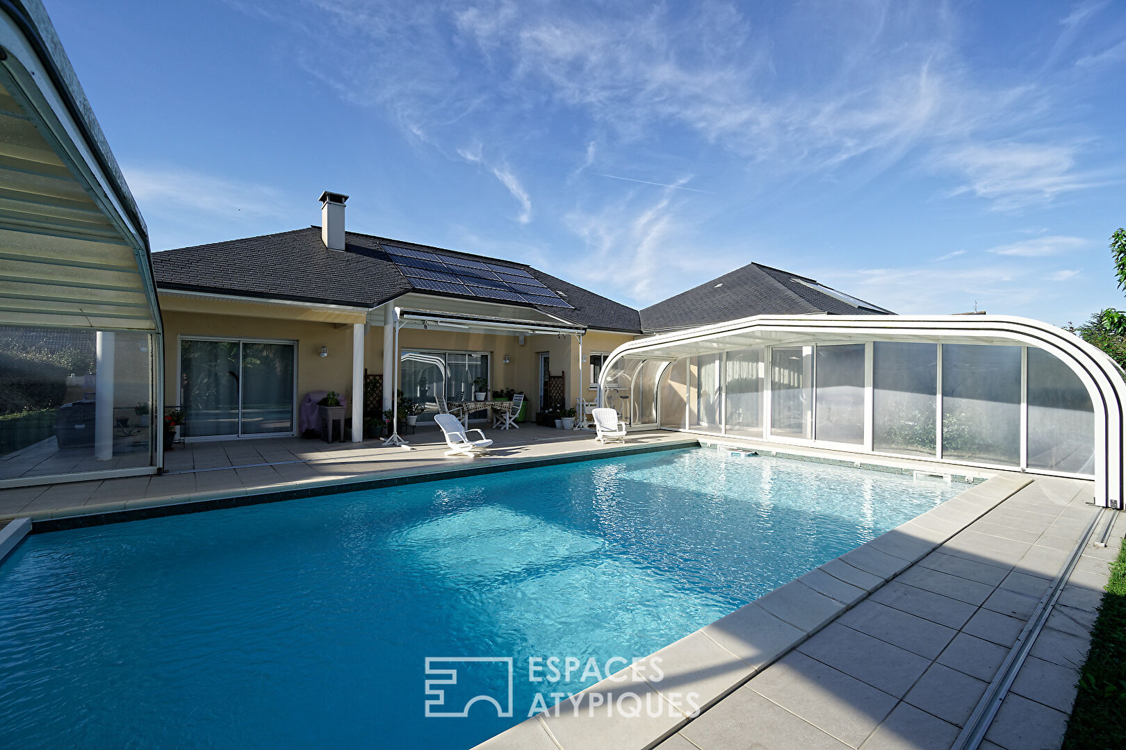 Villa contemporaine face aux Pyrénées