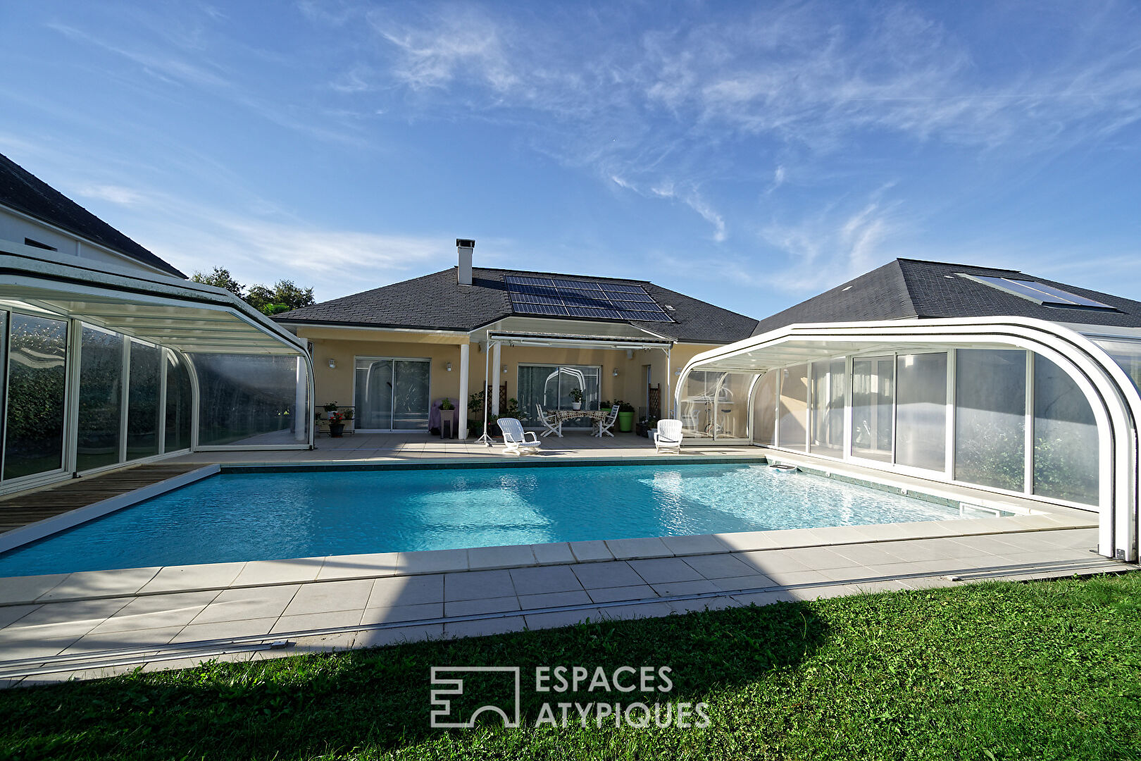 Villa contemporaine face aux Pyrénées