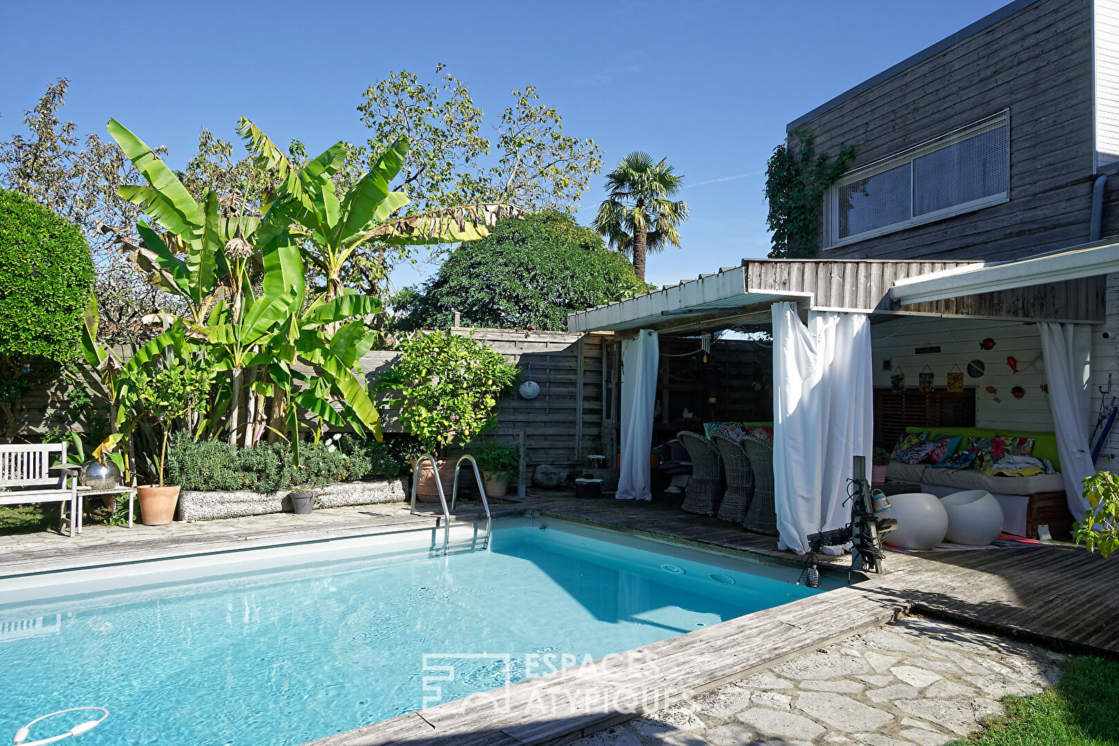 Élégante maison de ville rénovée avec raffinement