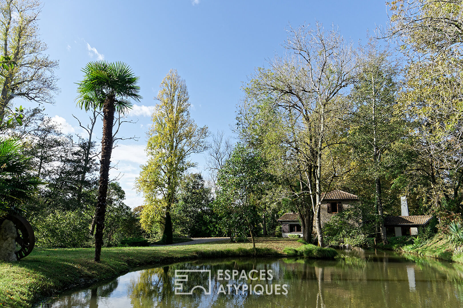 Moulin ancien dans un cadre naturel préservé