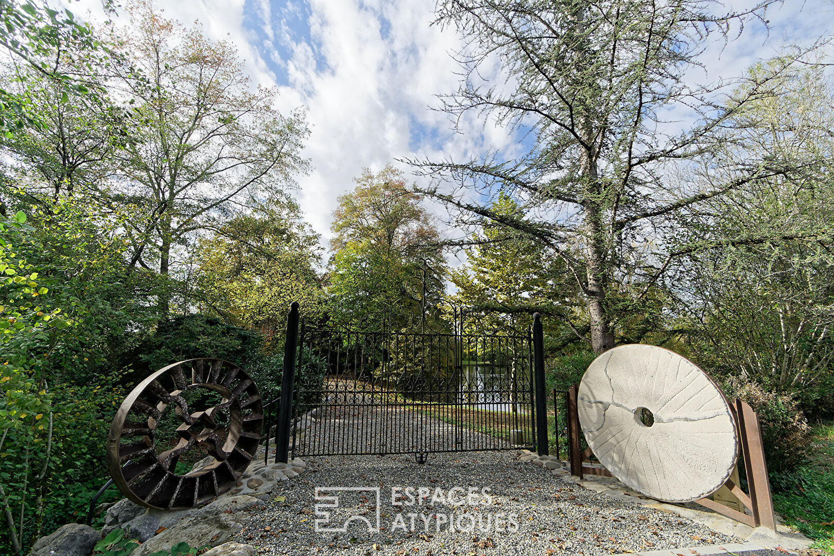 Moulin ancien dans un cadre naturel préservé