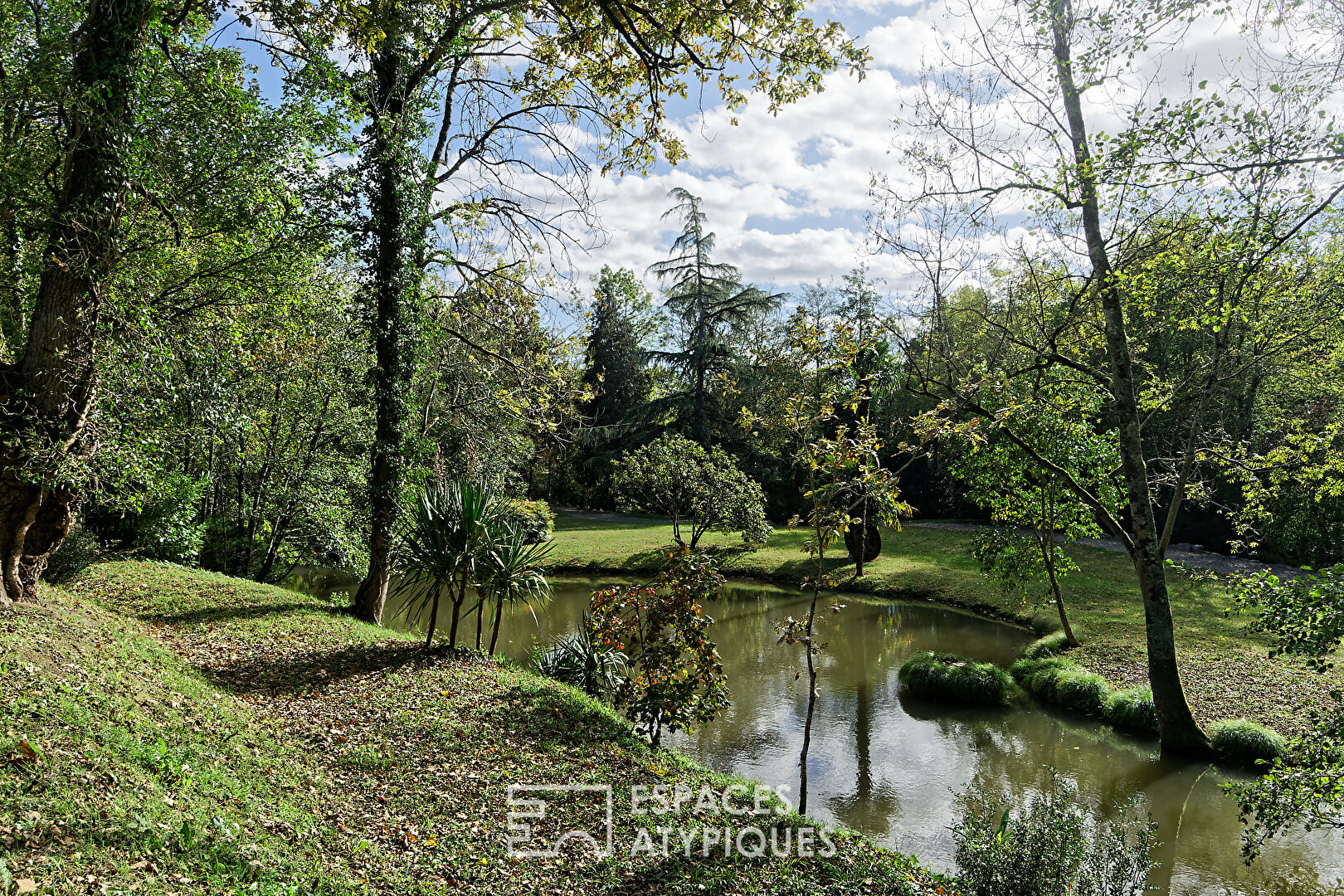 Moulin ancien dans un cadre naturel préservé
