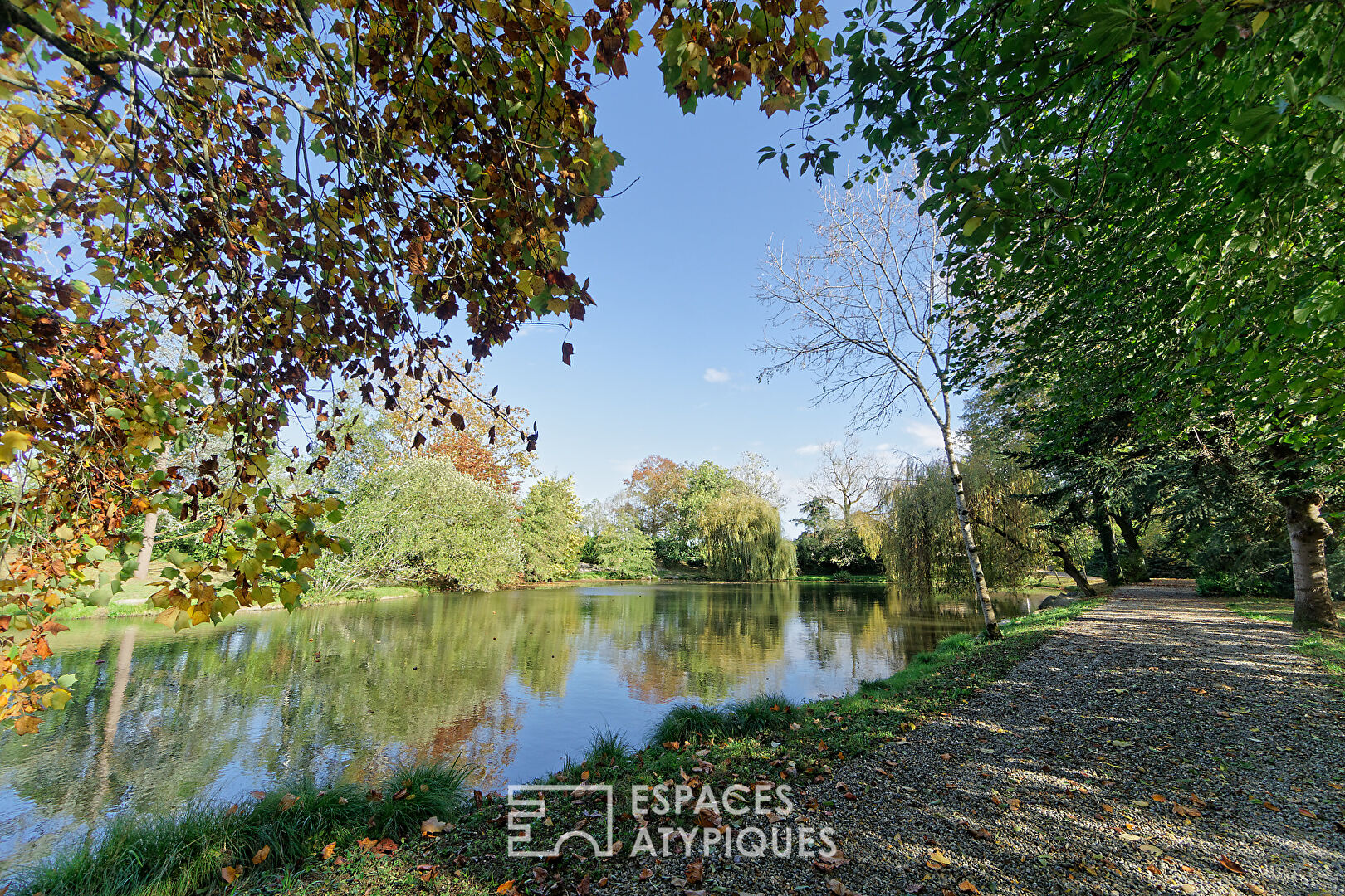 Moulin ancien dans un cadre naturel préservé