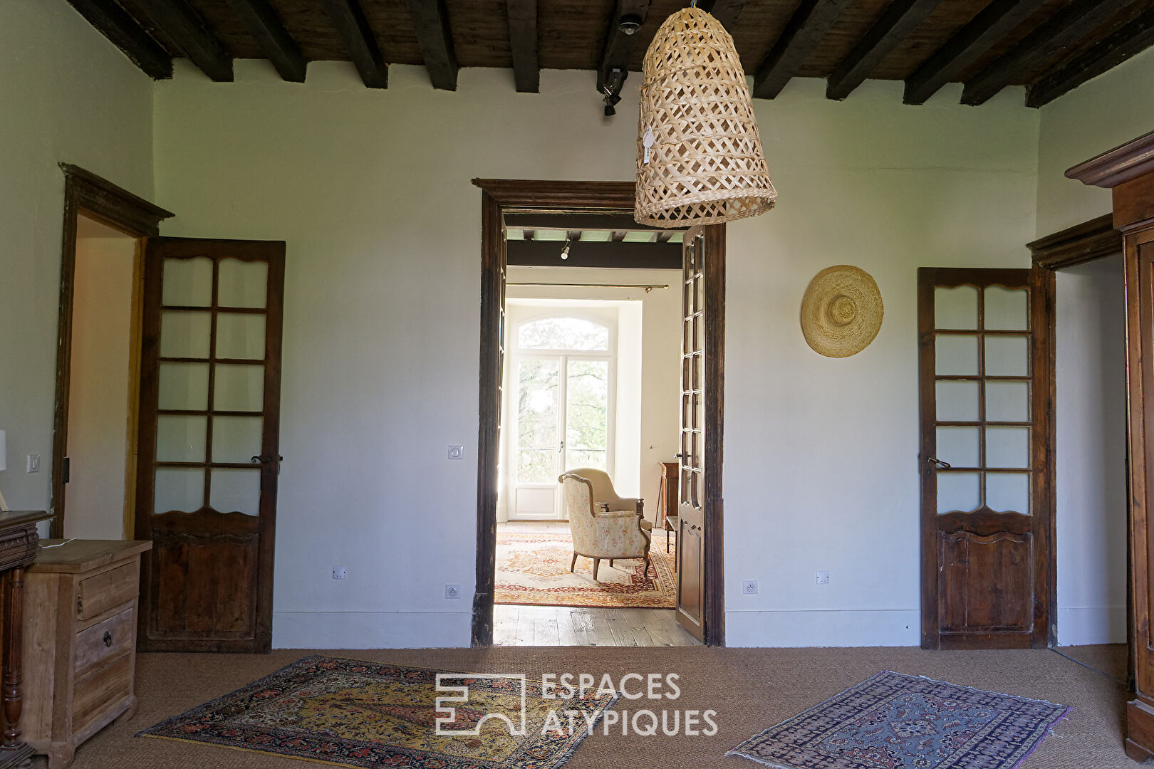 Ancien hôtel restaurant mythique réinventé en demeure de charme