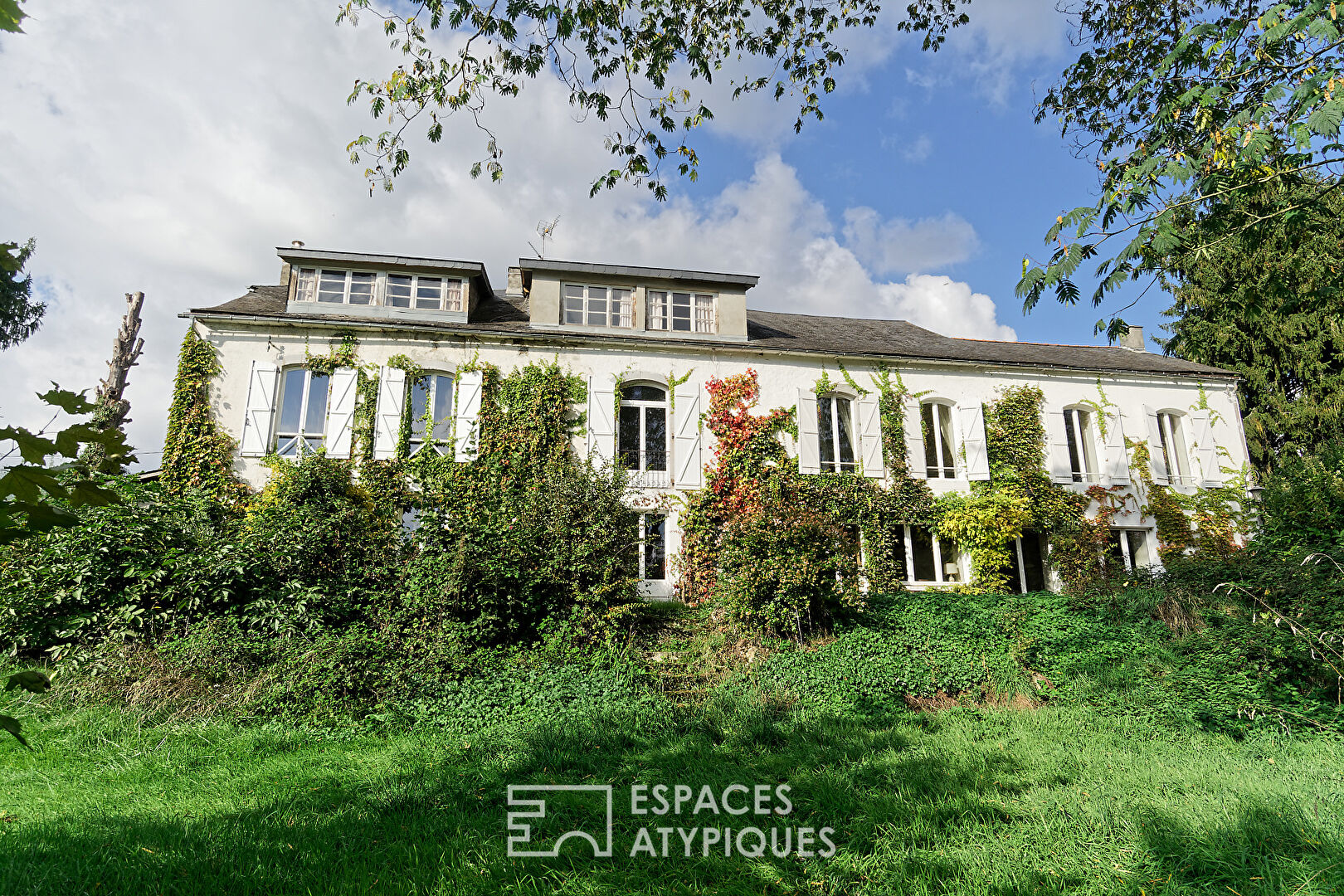 Ancien hôtel restaurant mythique réinventé en demeure de charme