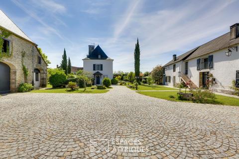 Propriété de caractère avec dépendances rénovées et chambres d&rsquo;hôtes