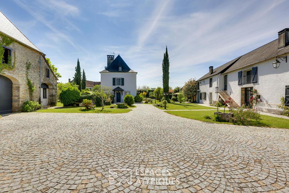 Propriété de caractère avec dépendances rénovées et chambres d'hôtes