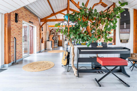 Maison en bois auto construite dans un esprit loft en Béarn
