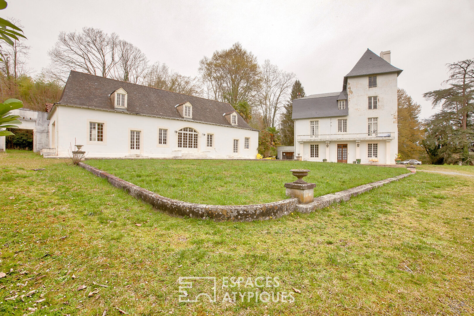 Château and its 13ha estate