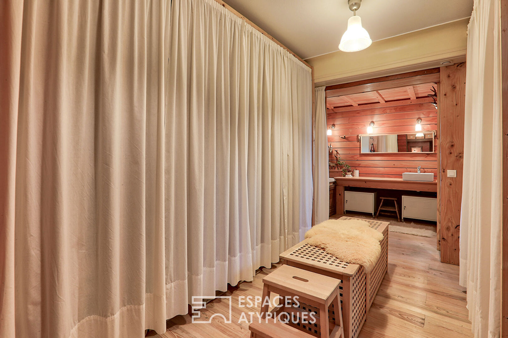 Architect’s house, dressed in a wooden adornment with a view!