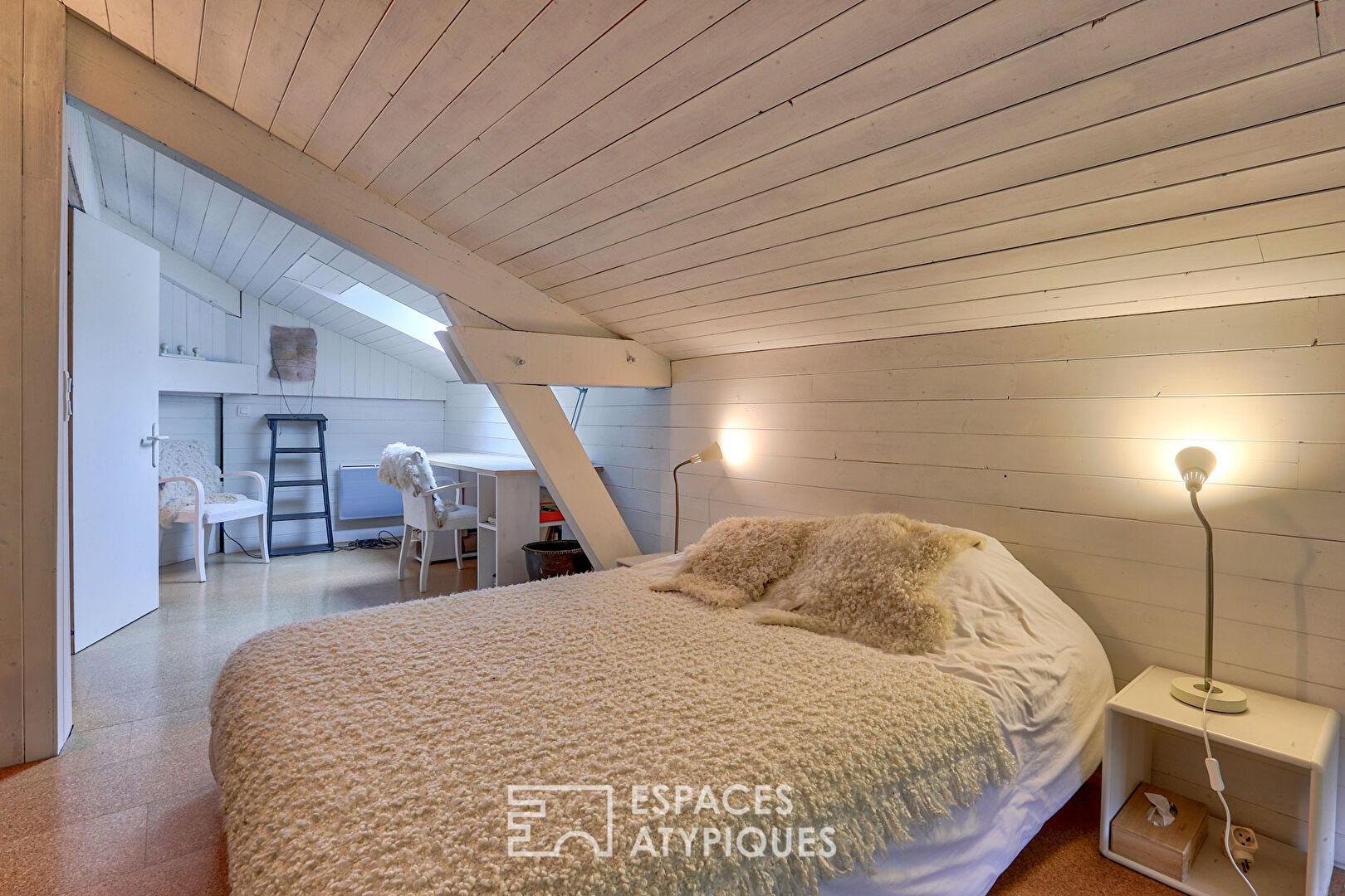 Architect’s house, dressed in a wooden adornment with a view!