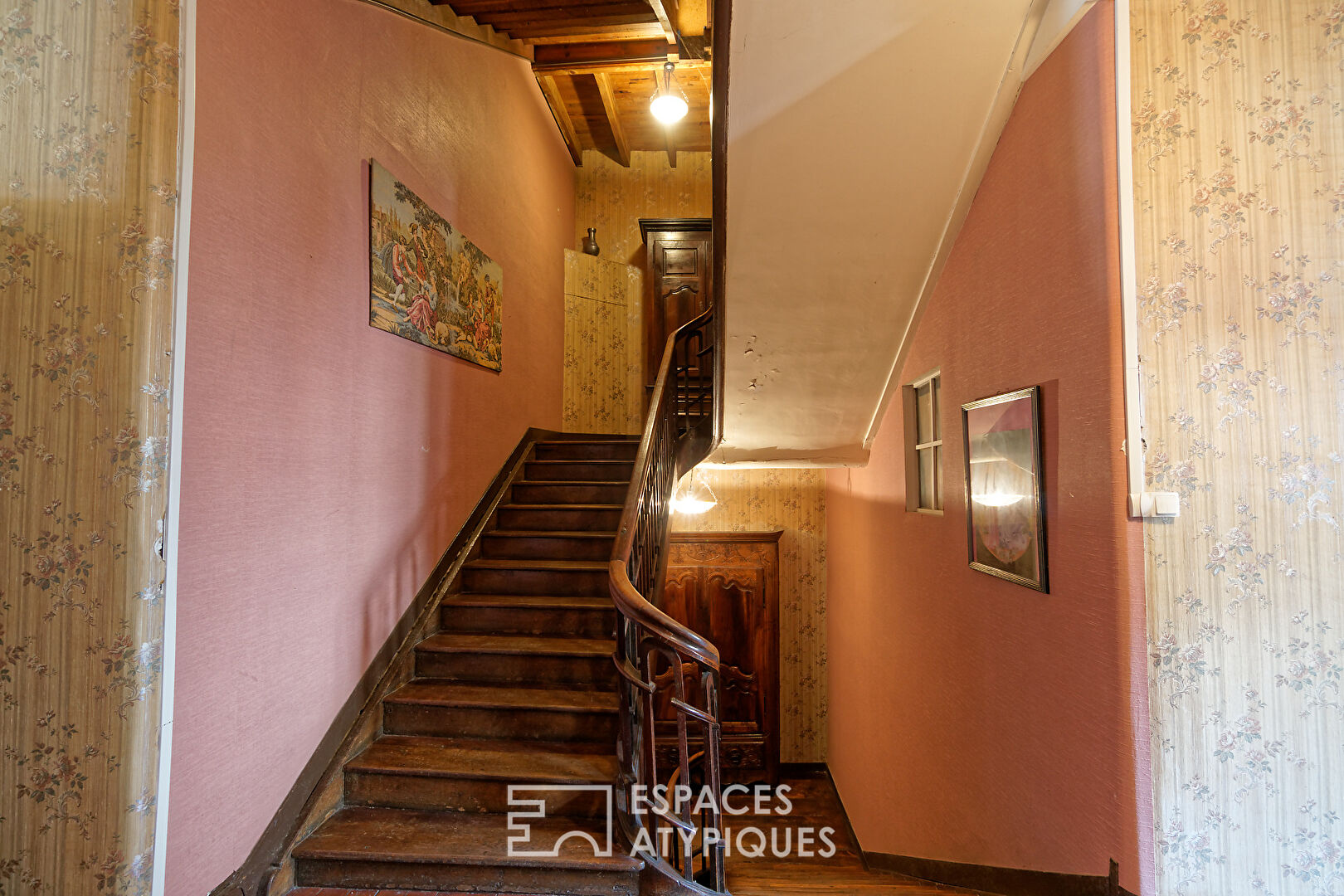 Mansion at the foot of the Pyrenees