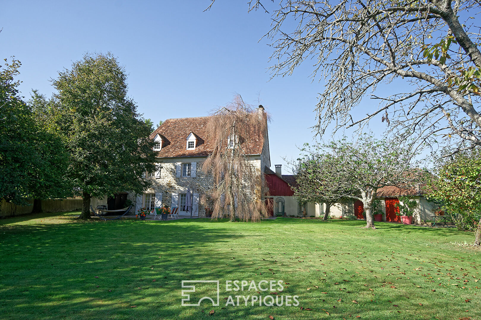 Authentic Béarnaise in a green and bucolic setting