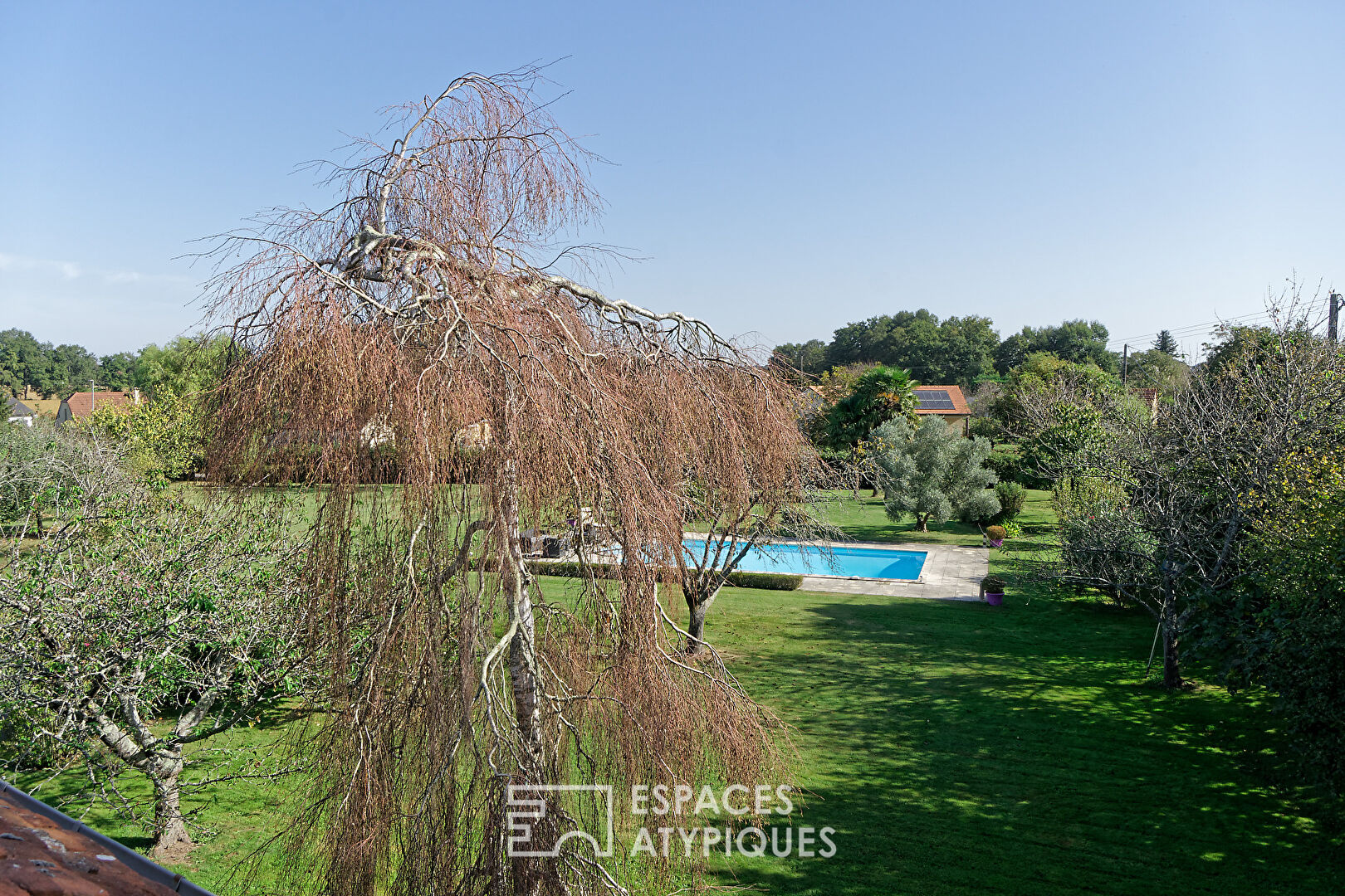 Authentic Béarnaise in a green and bucolic setting