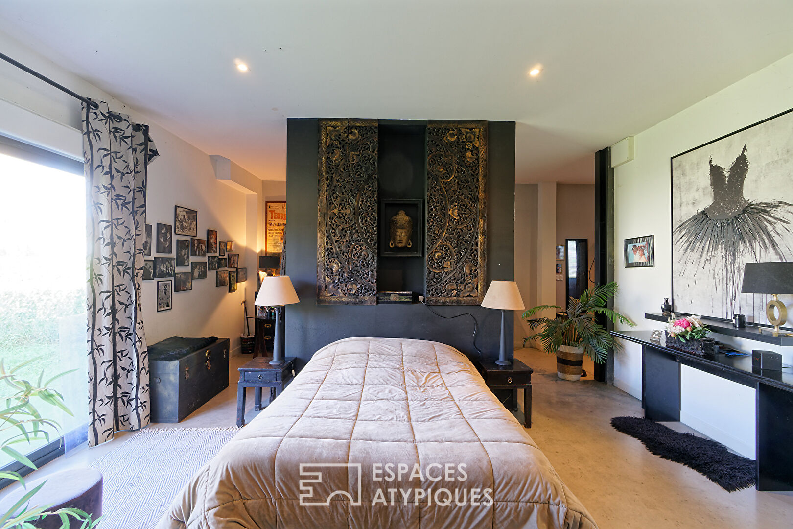 Maison contemporaine à ossature métallique avec vue imprenable sur les montagnes