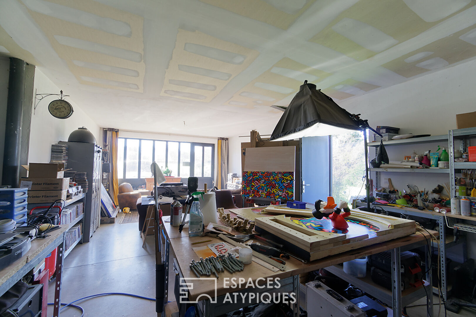 Maison contemporaine à ossature métallique avec vue imprenable sur les montagnes