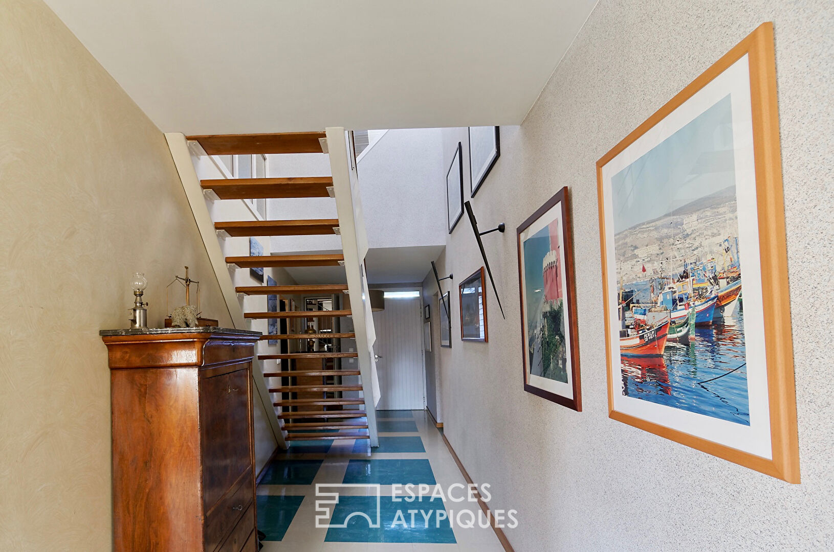 Architect’s villa in the shape of a boat’s sail