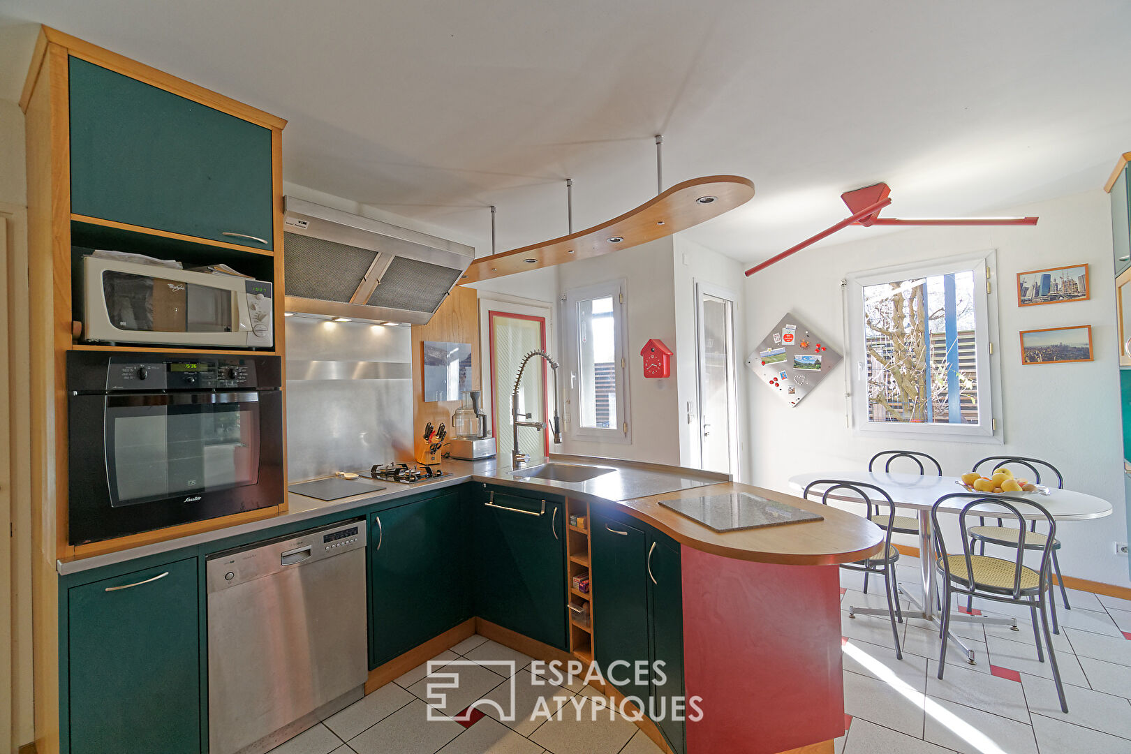 Architect’s villa in the shape of a boat’s sail