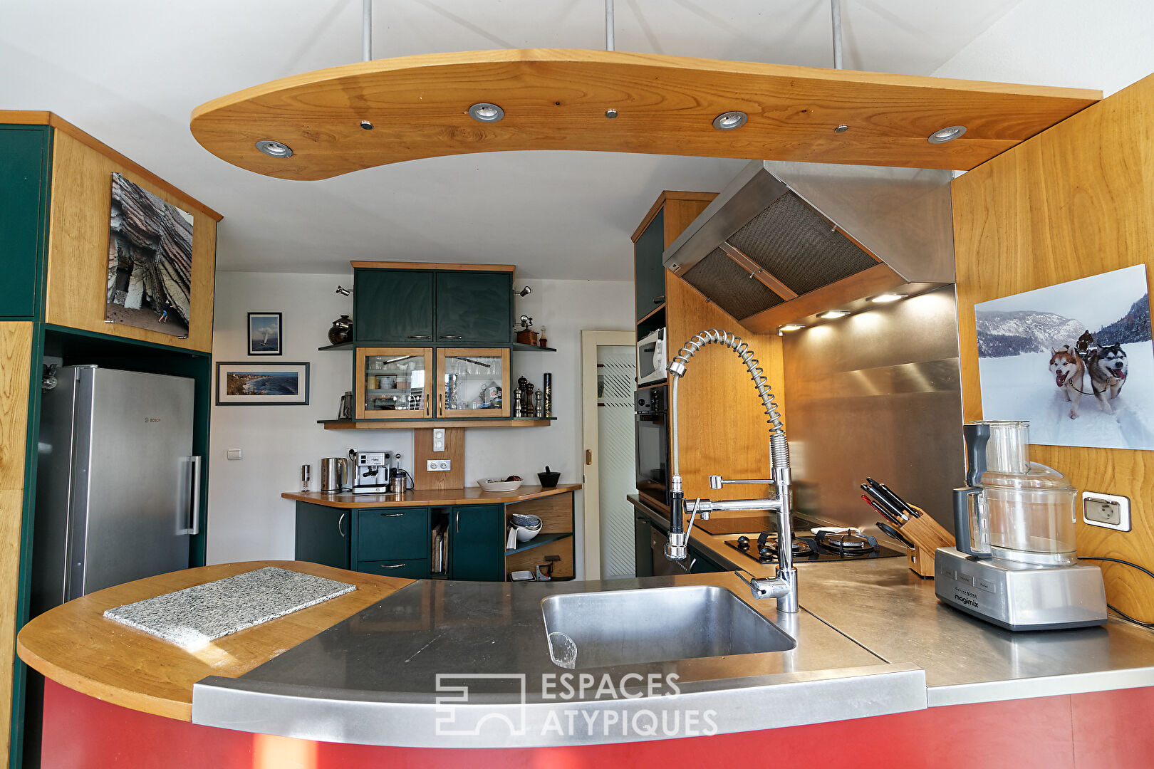 Architect’s villa in the shape of a boat’s sail
