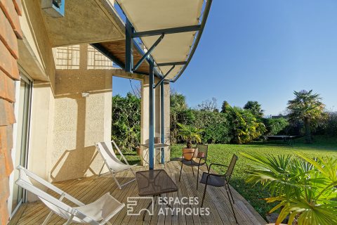 Architect’s villa in the shape of a boat’s sail