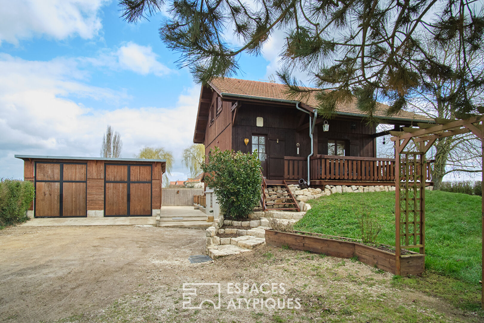 Mountain chalet on the plain near the Lac du Der