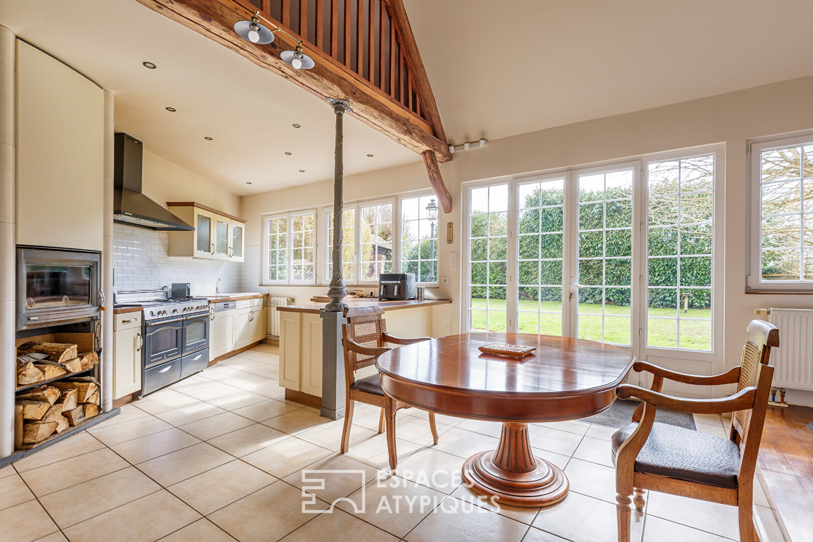 Elegant farmhouse with swimming pool and outbuildings