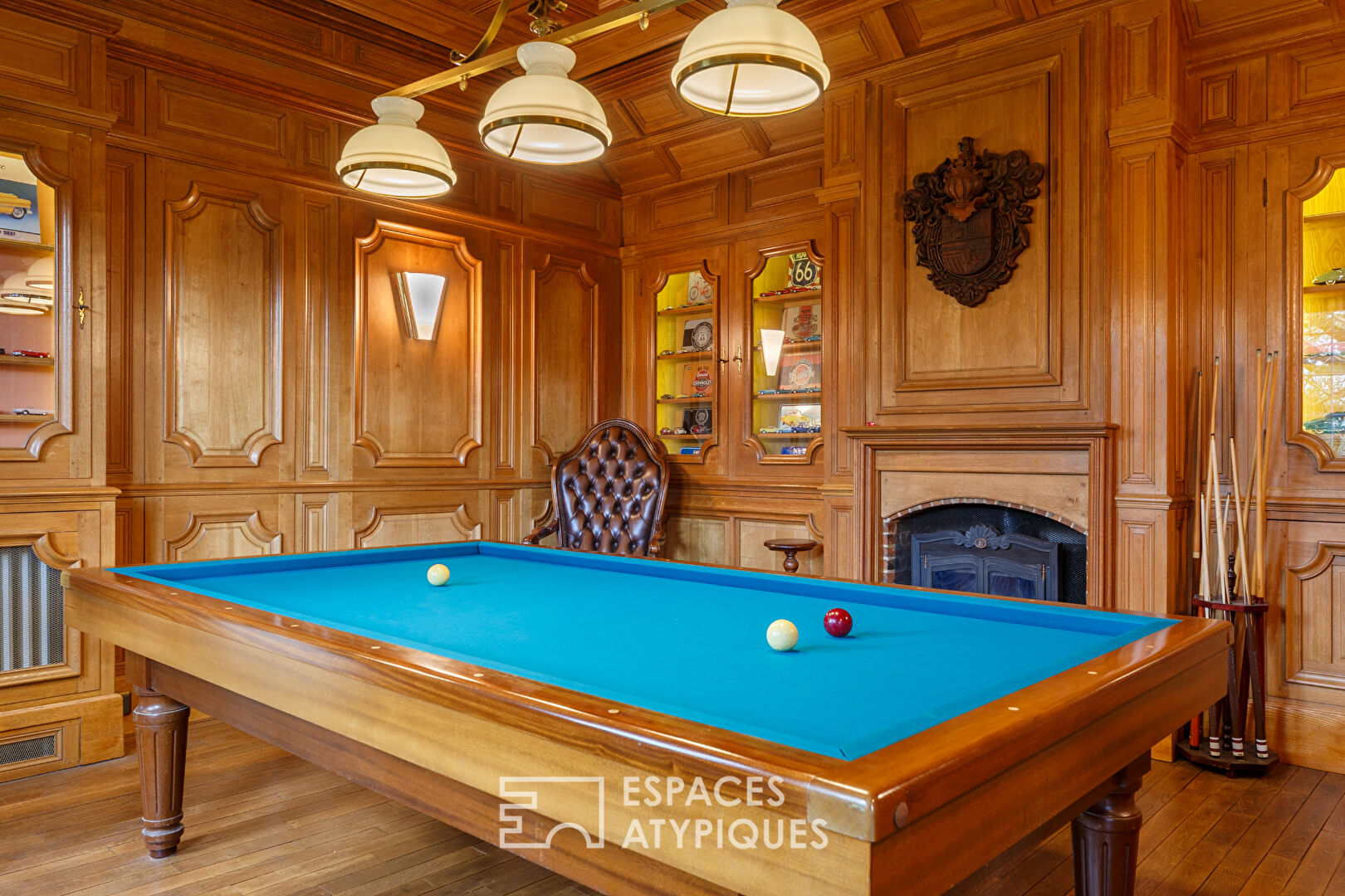 Elegant farmhouse with swimming pool and outbuildings